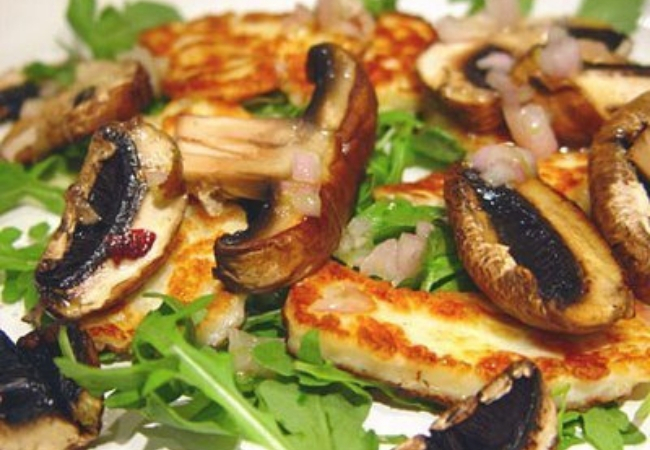 salada de rúcula e cogumelo