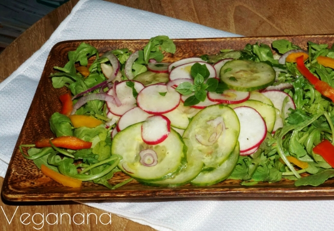 salada de rúcula e pepino