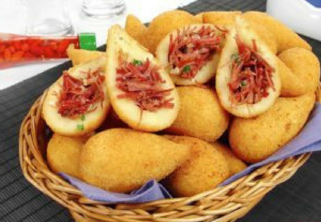 como fazer salgadinhos de festa coxinha de mandioca e carne seca