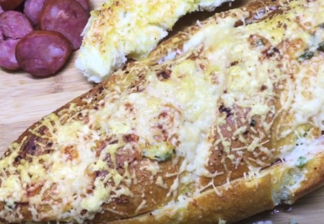 pão com linguiça sanduíche de forno