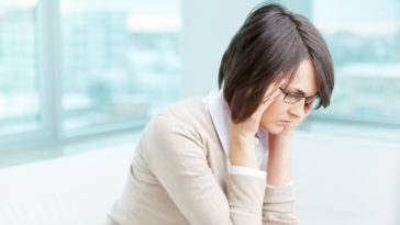 sentir dor de cabeça constante