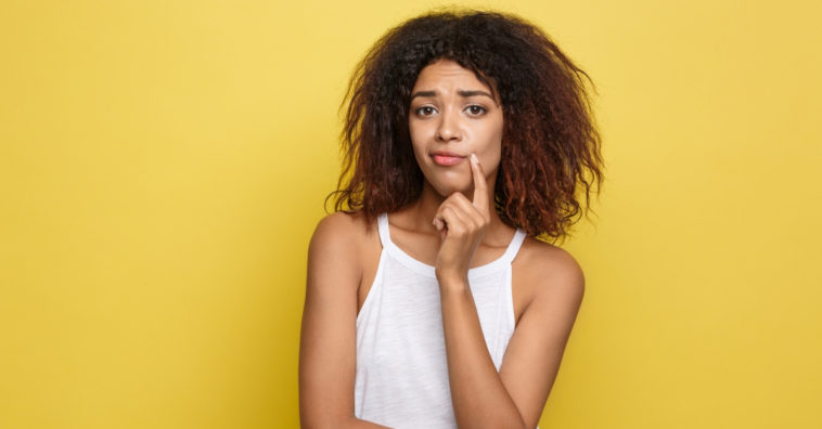 sonhar com menstruação