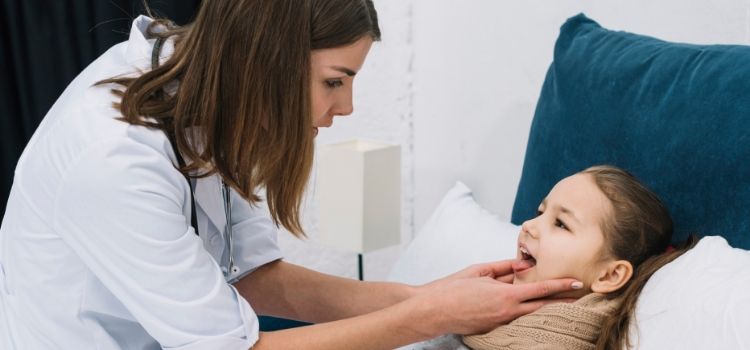 principais sintomas de infecção no ouvido