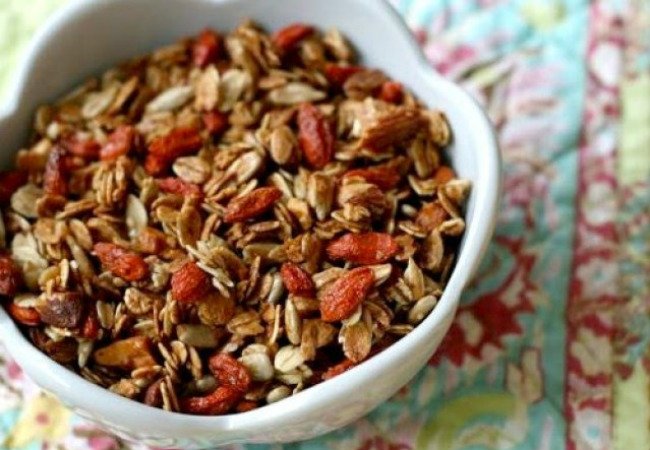 snack saudável granola e barra de cereal
