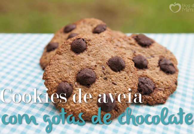 snack saudável cookie de aveia com chocolate