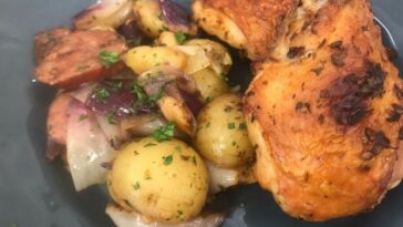 sobrecoxa com linguiça e batata