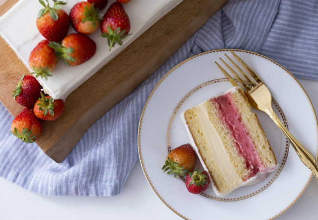 sobremesas de morango torta bicolor com baunilha