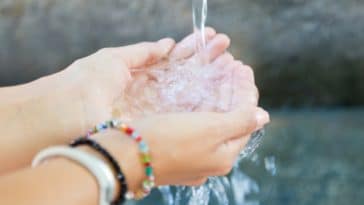 sonhar com água limpa