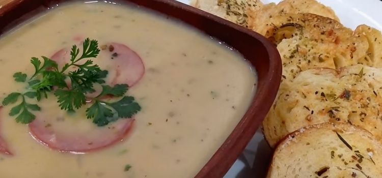 sopa de banana verde com linguiça