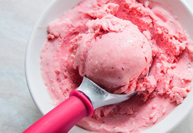 receita sorvete de morango fit