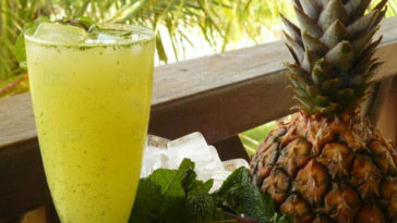 suco de abacaxi com hortela