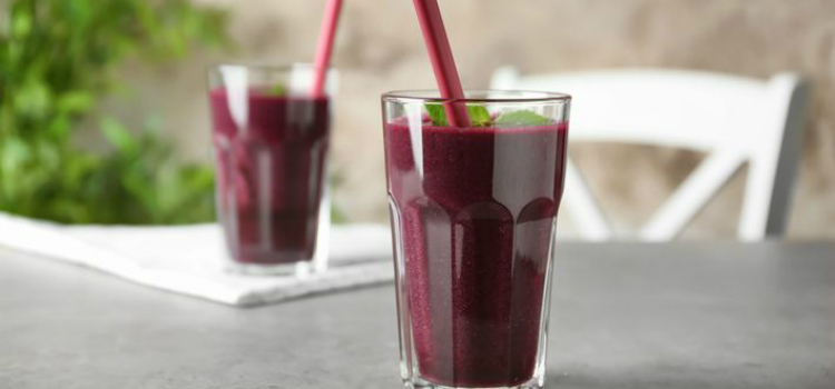 suco de açaí com frutas vermelhas