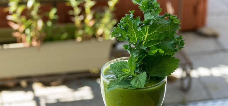 suco de couve com limão e cenoura