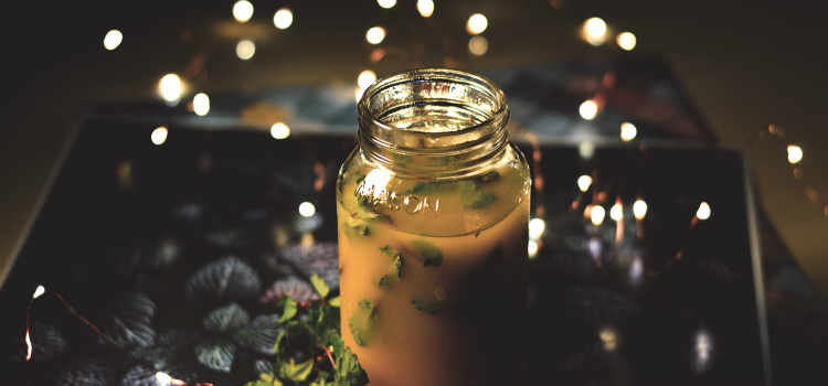 sucos detox para o fígado abacaxi