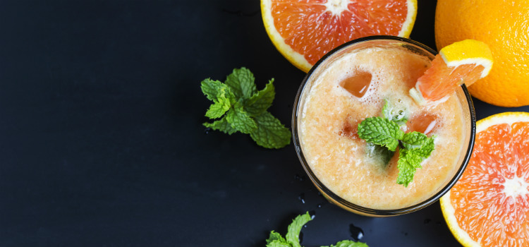 sucos detox para o fígado laranja