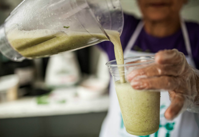 sucos para grávidas acerola com couve