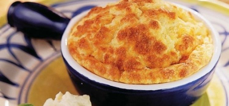 suflê de mandioca recheado