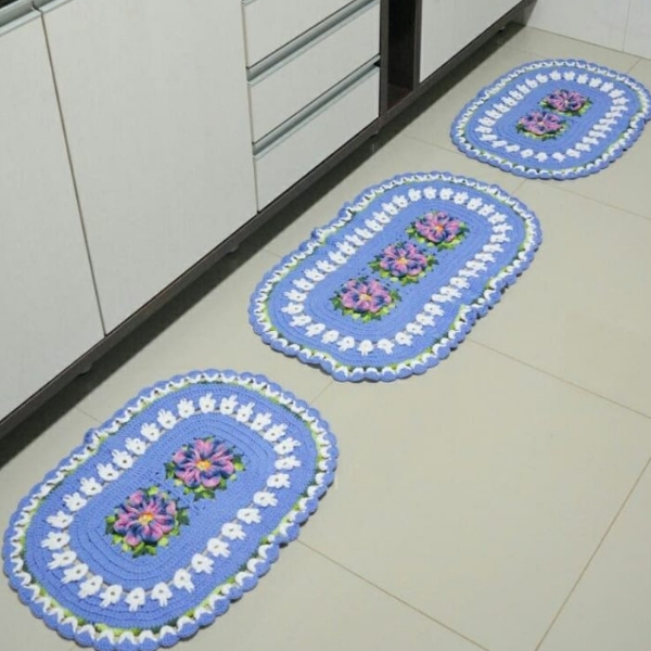 modelo tapete de crochê cozinha azul