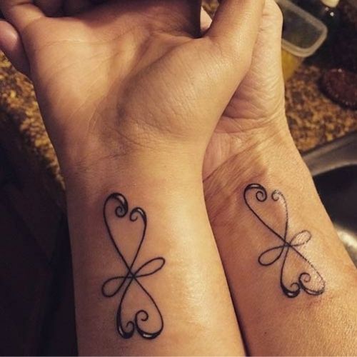 tatuagens para mãe e filha amor eterno no pulso