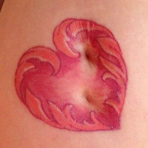 modelo tatuagem em cicatriz coração