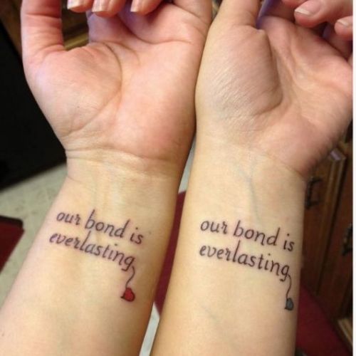 tatuagens para mãe e filha frase no pulso