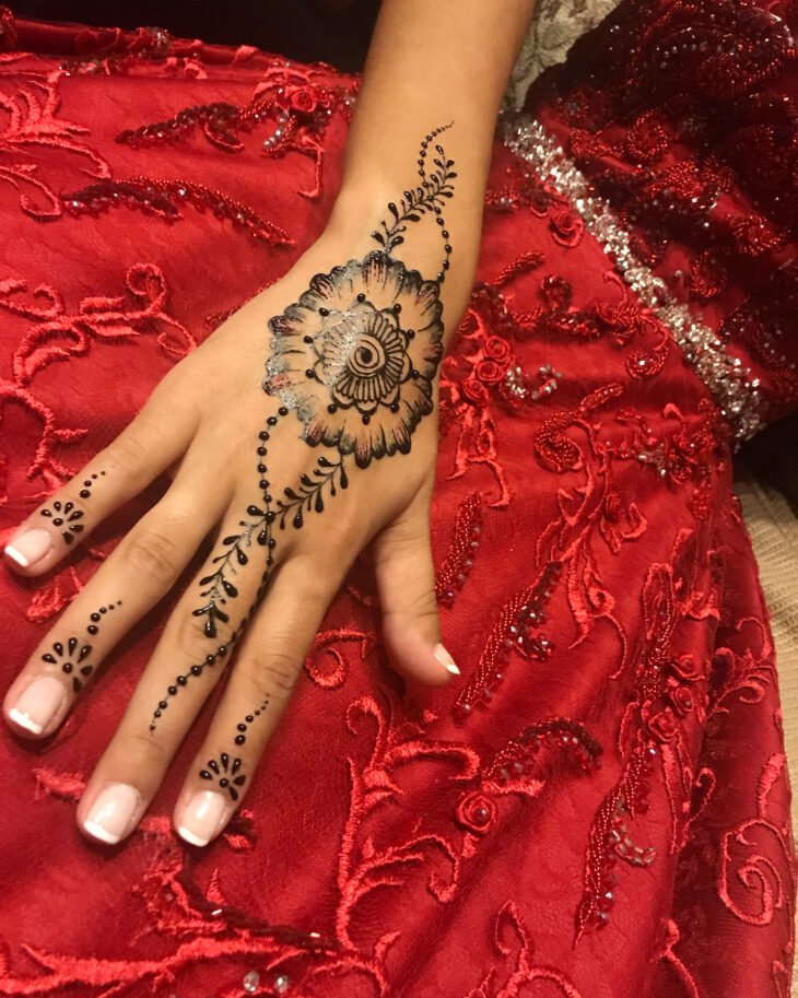 tatuagem de henna mão