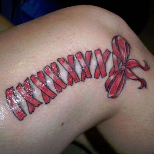 modelo tatuagem em cicatriz laço