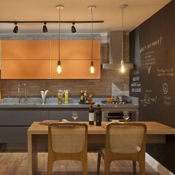 tom terroso com parede-lousa