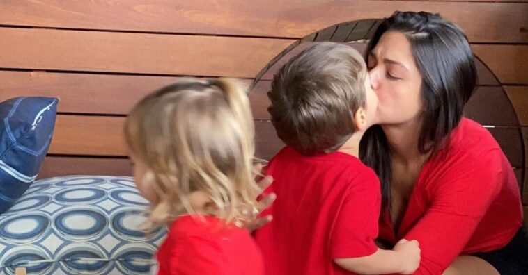 thais fersoza é criticada por beijo no filho
