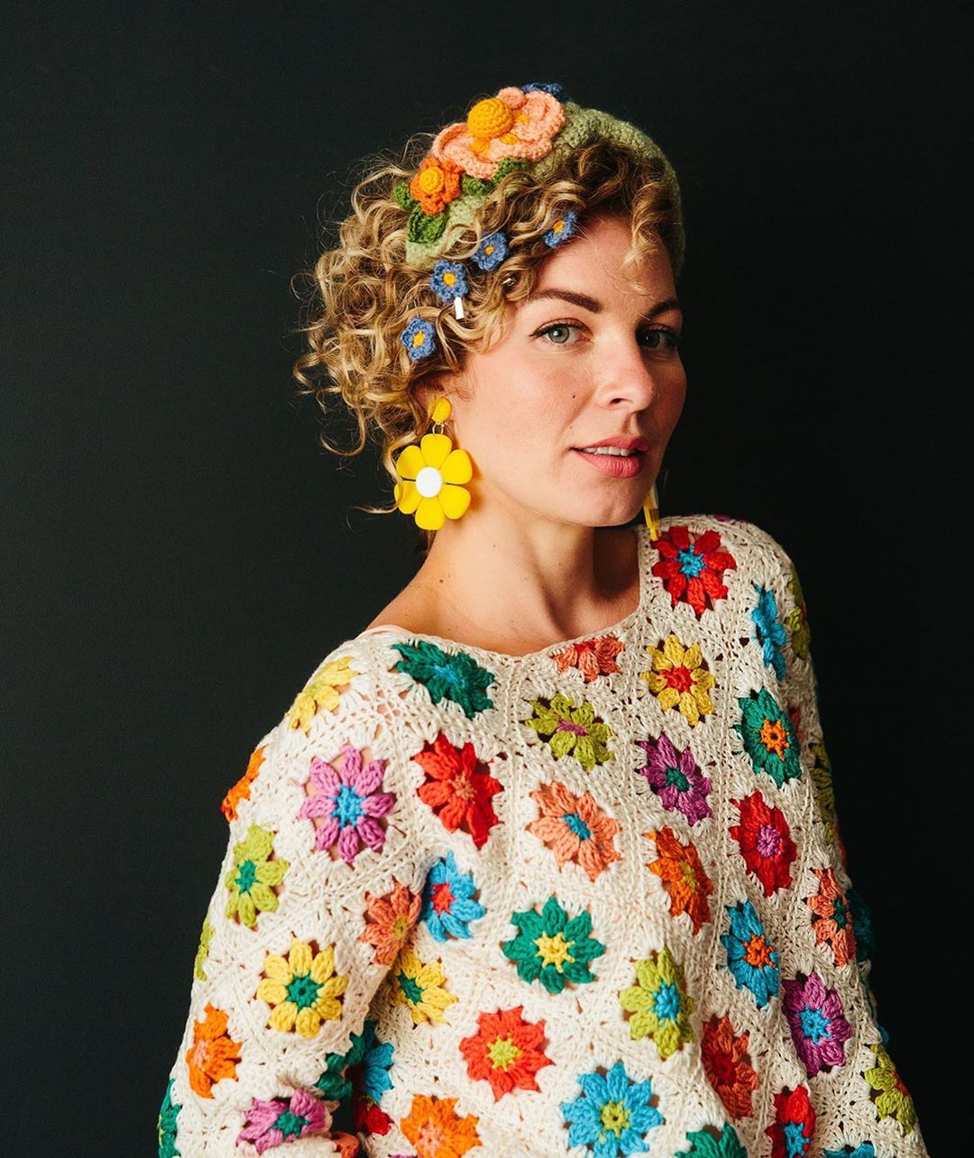 tiara de crochê com flores