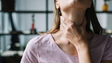 espinha de peixe na garganta