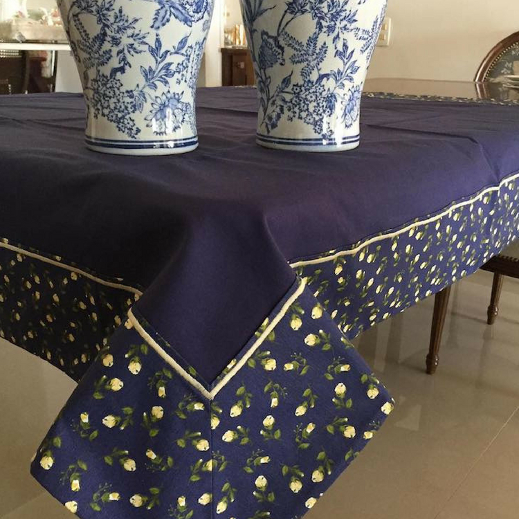 toalha mesa com artesanato em tecido