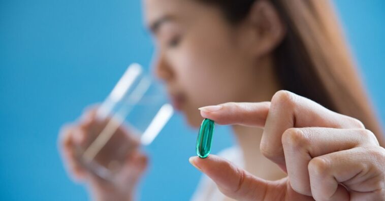 tomar remedio com outra coisa além de água