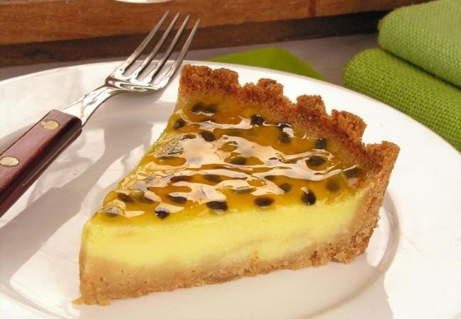 torta de limão com bolacha e maracujá