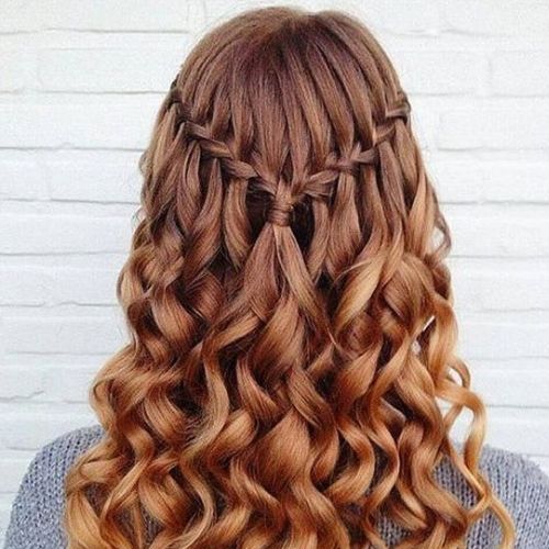 modelo trança cascata presa atrás 