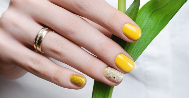 esmalte amarelo