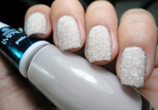 fazer unha de pelúcia branca