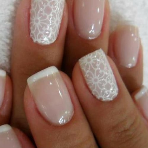 modelo unha decorada com adesivo