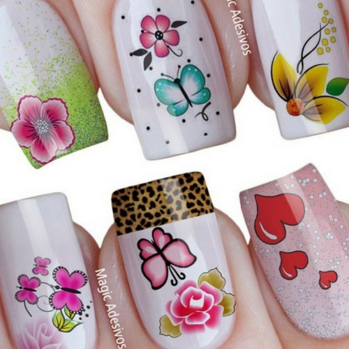 modelo unha decorada com adesivo