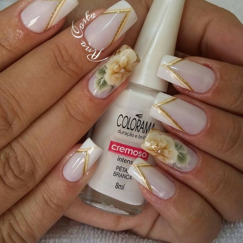 modelo unha decorada com adesivo