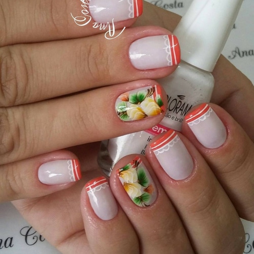 modelo unha decorada com adesivo