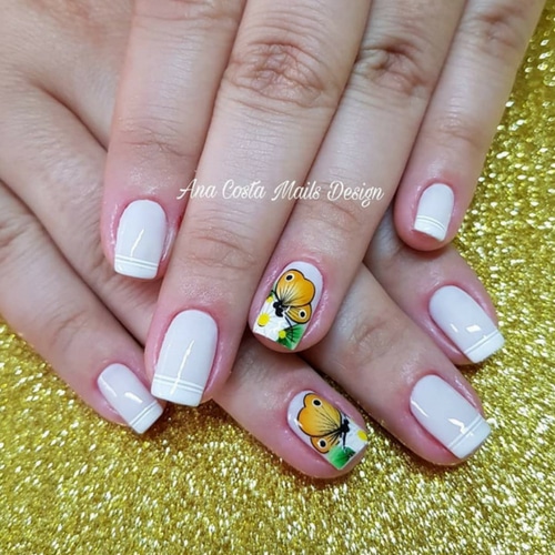 modelo unha decorada com adesivo