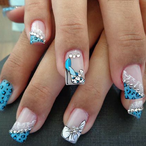 modelo unha decorada com adesivo