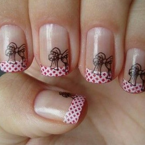 modelo unha decorada com adesivo