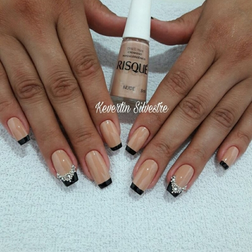 modelo de unha francesinha nude