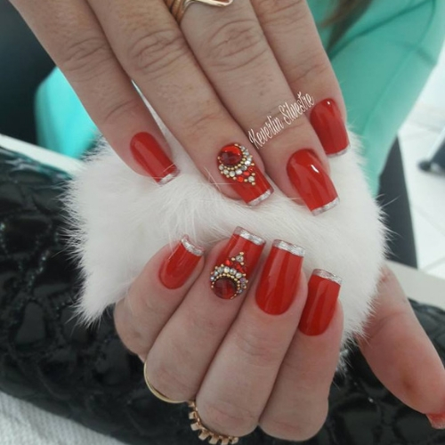 modelo de unha francesinha vermelha