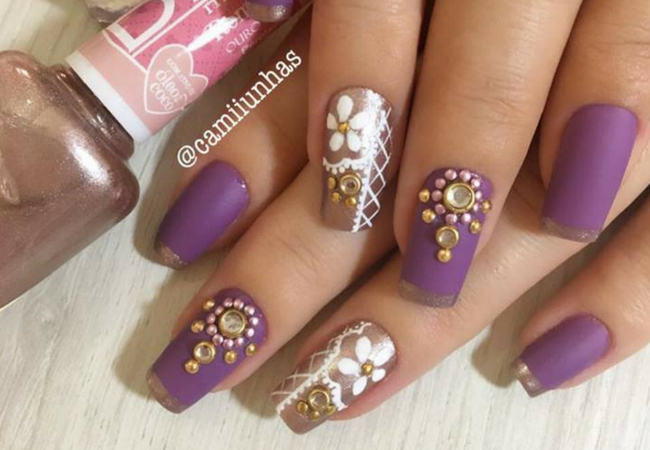 unha decorada roxa fosca