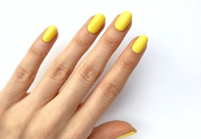 modelo unhas ano novo amarelo