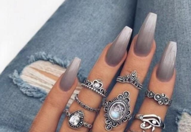 modelo unhas ano novo cinza