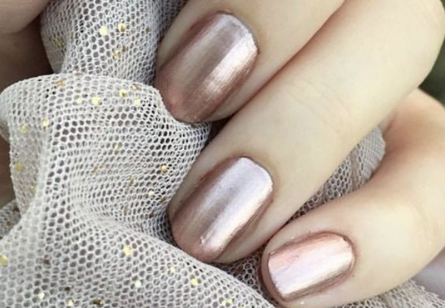 modelo unhas ano novo metalizado